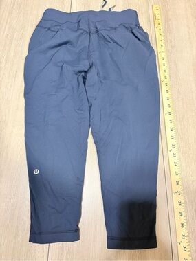 lululemon athletica Men’s Navy Blue Jogger Crop Pants
